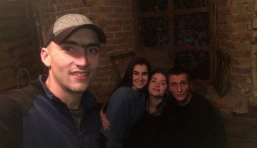 Помощь человеку в сложной ситуации .