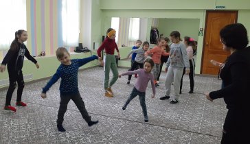 На помощь детскому творческому центру 